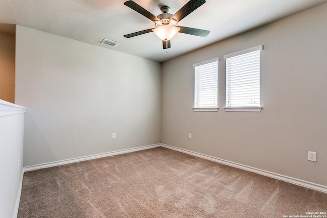 carpeted empty room featuring ceiling fan