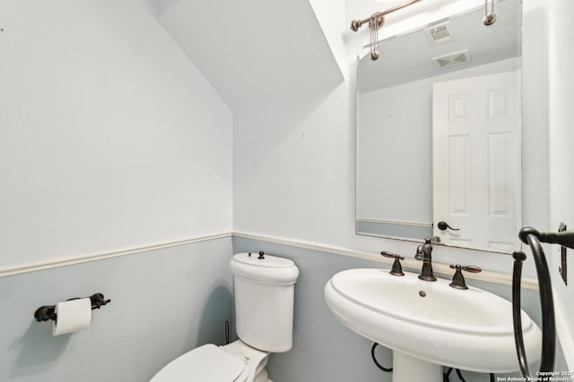 bathroom featuring toilet and sink