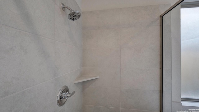 2606 Vistablue Ln, San Antonio, TX 78245 - bathroom view of tiled shower