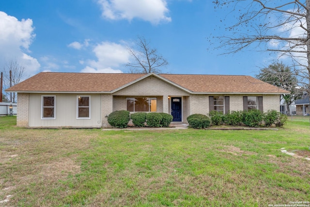 ranch-style house featuring a front yard