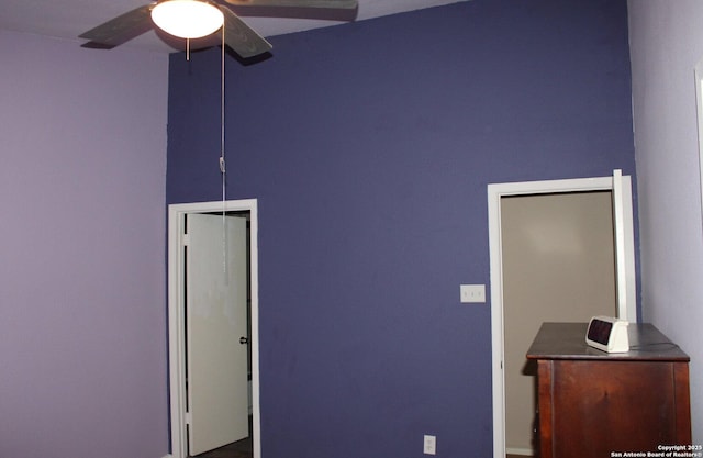 unfurnished bedroom featuring ceiling fan