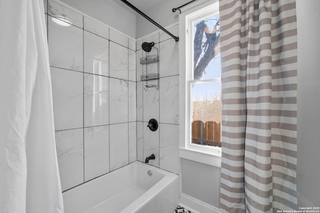 bathroom featuring shower / tub combo