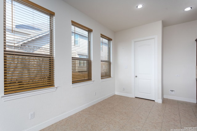 empty room featuring light tile patterned flooring