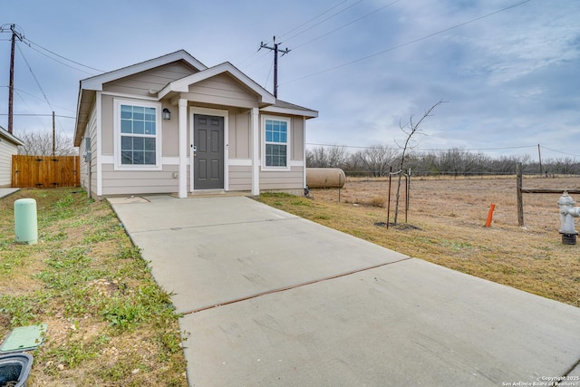 view of front of property with a front lawn