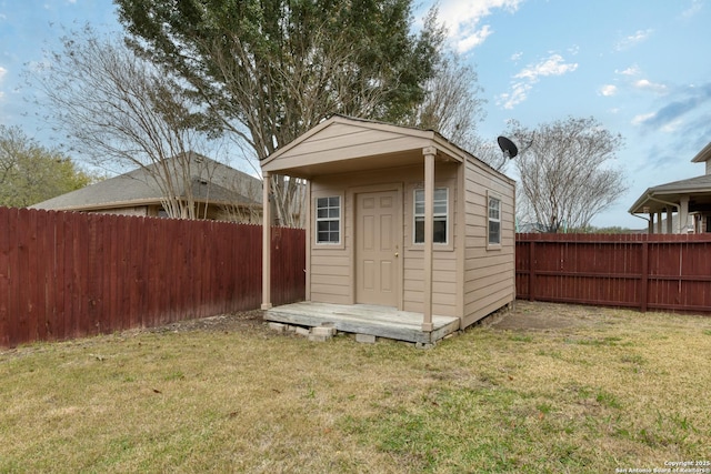 view of outdoor structure featuring a yard