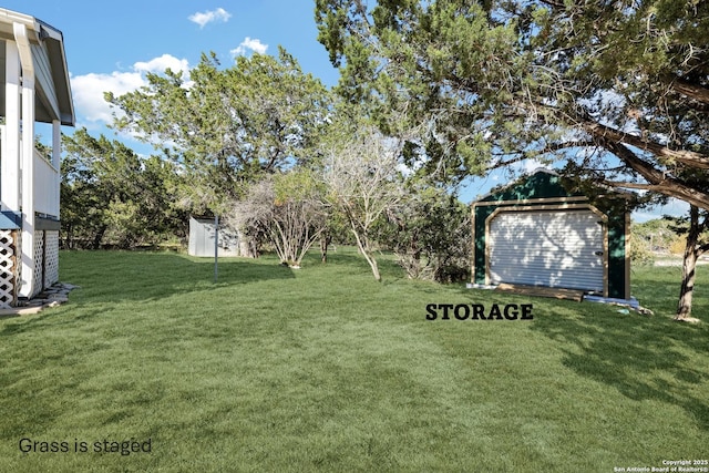 view of yard with a shed