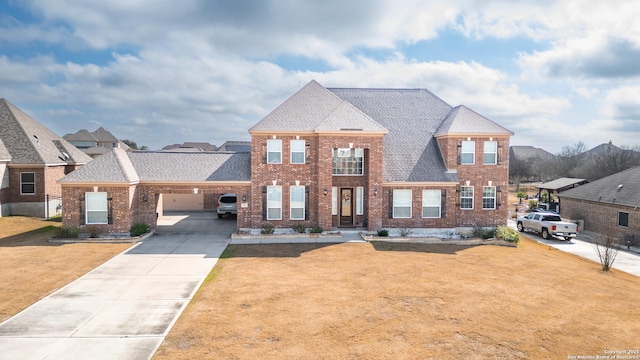 view of front facade featuring a front yard