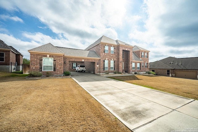 view of front of home featuring a front yard