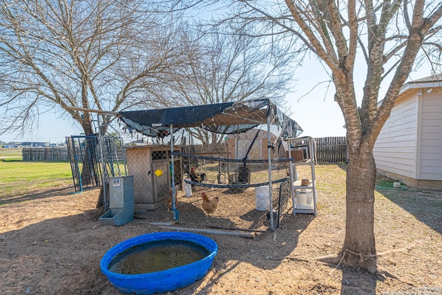 view of yard with an outdoor structure