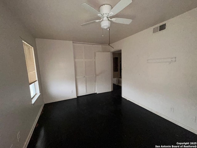 empty room featuring ceiling fan