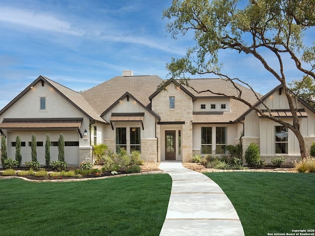 view of front facade featuring a front yard