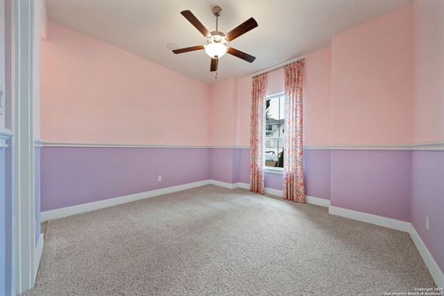 carpeted empty room featuring ceiling fan