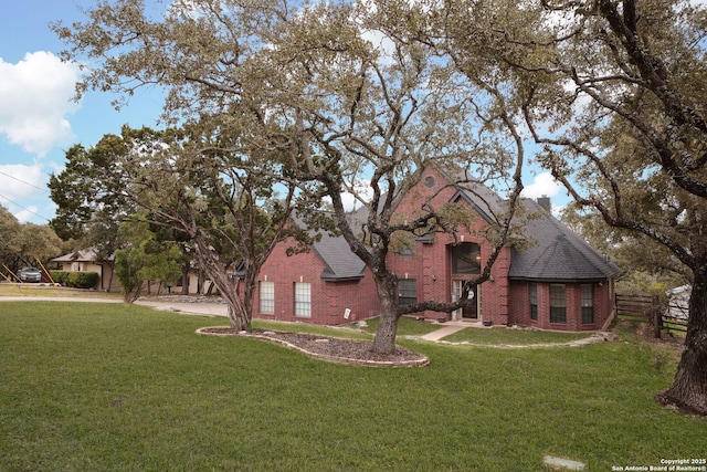 view of front of house featuring a front yard