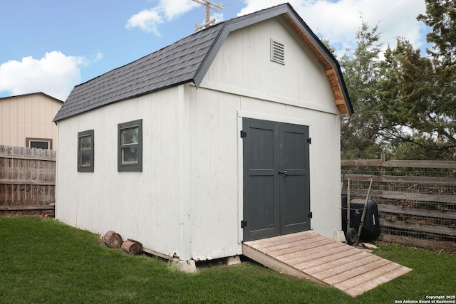 view of outdoor structure featuring a yard