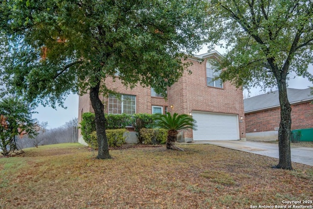 view of front facade featuring a garage and a front lawn