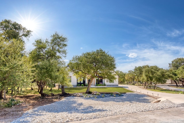 view of front of property with a front yard