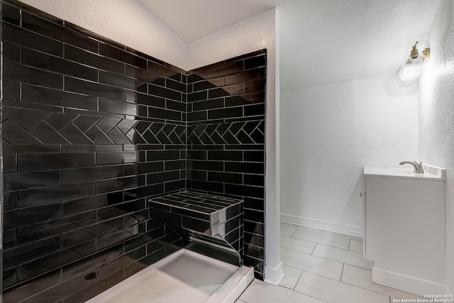 bathroom featuring sink and tiled shower