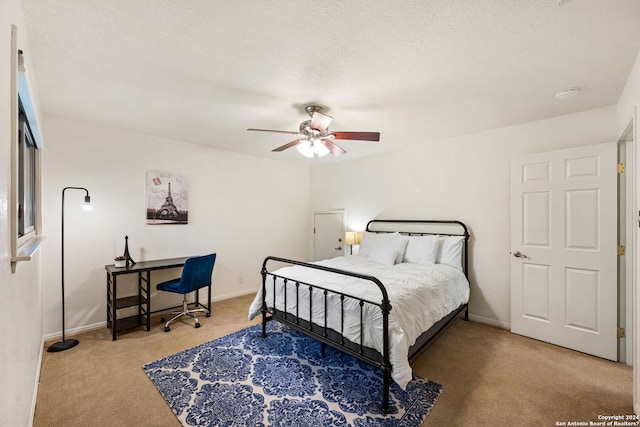 bedroom featuring carpet floors, a textured ceiling, and ceiling fan