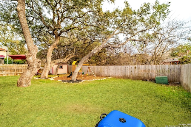 view of yard with a storage unit