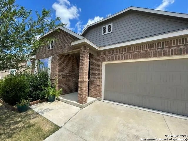 view of front of property featuring a garage