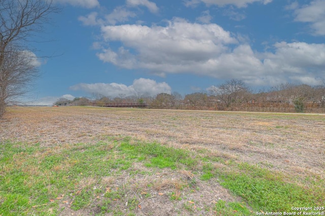 view of yard featuring a rural view