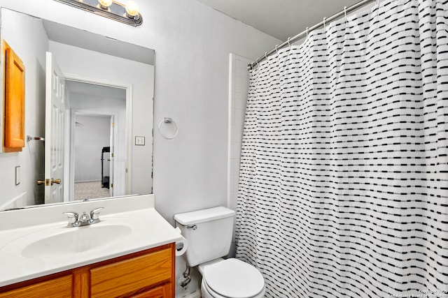 bathroom featuring a shower with curtain, vanity, and toilet