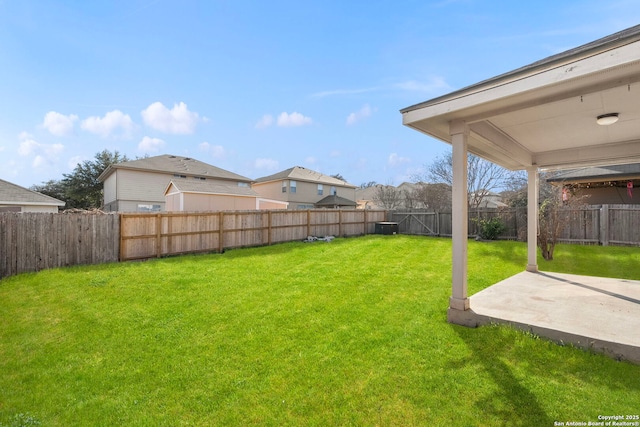 view of yard featuring a patio