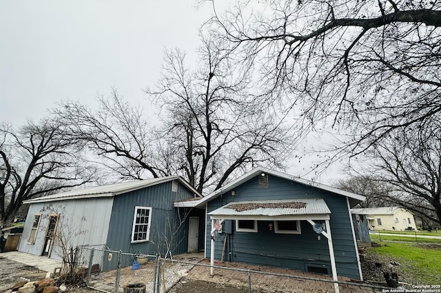 view of front of property