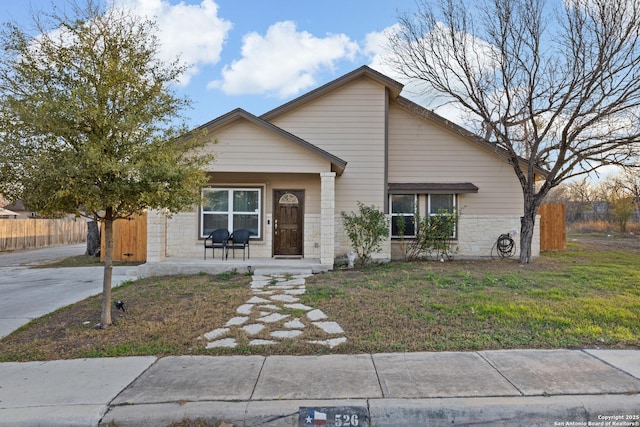 view of front of property with a front yard