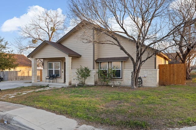 bungalow-style house with a front yard