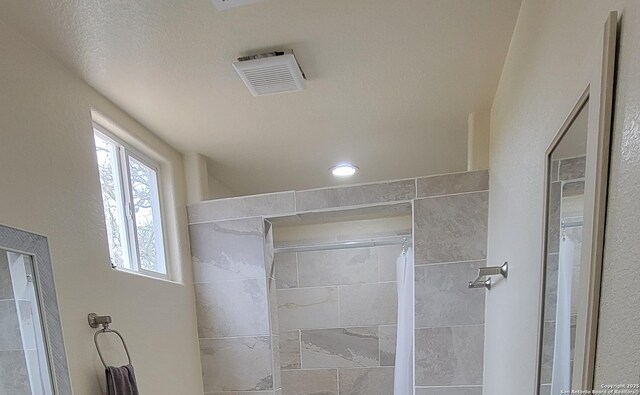39 Post Oak Ln, Vernia, TX 78121 - bathroom featuring a shower with shower curtain