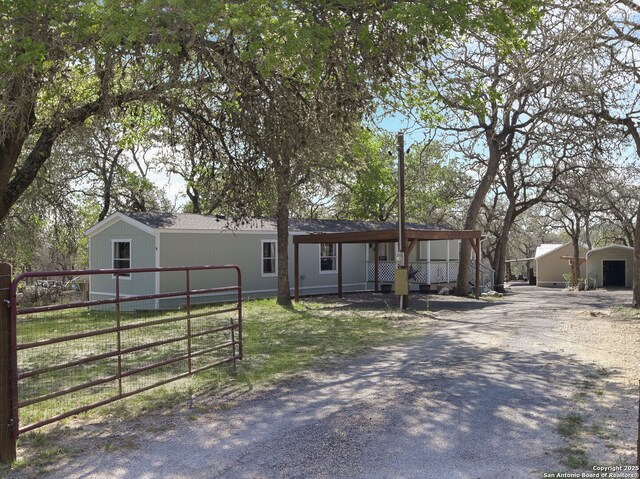 39 Post Oak Ln, Vernia, TX 78121