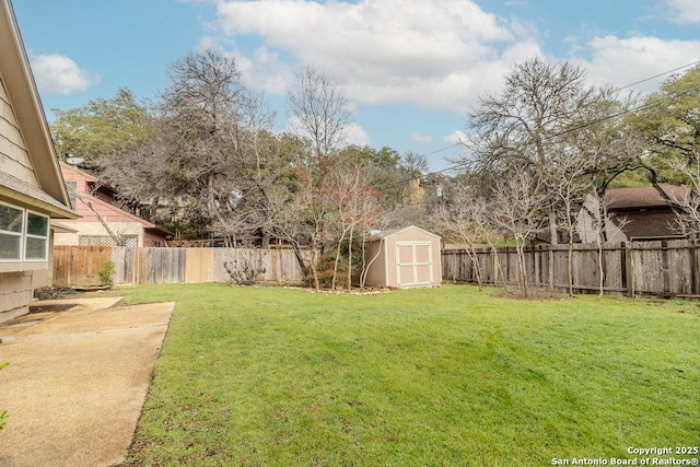 view of yard with a storage shed