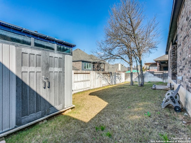 view of yard featuring a storage unit