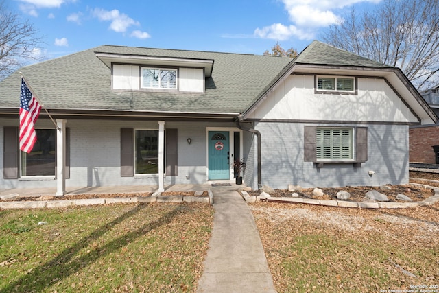 view of front facade with a porch and a front lawn