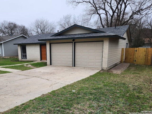 view of front of property featuring a garage, brick siding, fence, and a front lawn