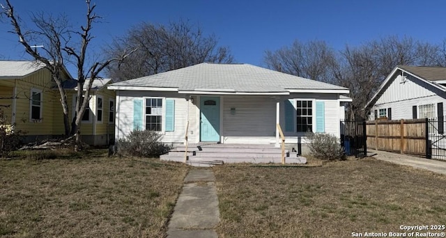 bungalow-style house featuring a front lawn