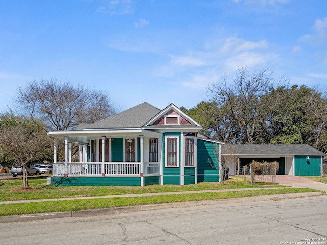 view of front of property featuring covered porch