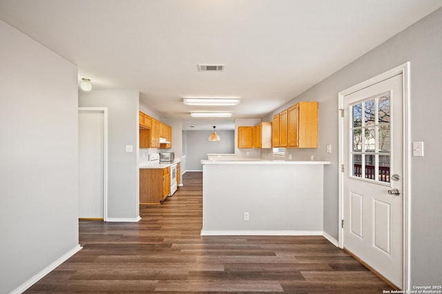 kitchen with dark wood-type flooring, kitchen peninsula, and electric stove