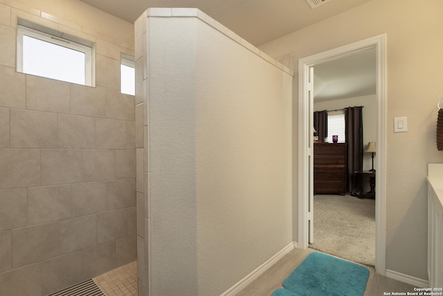 bathroom featuring tiled shower