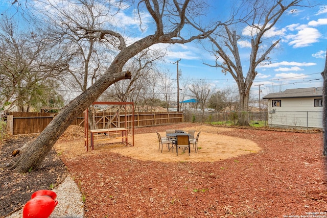 view of yard featuring a patio area