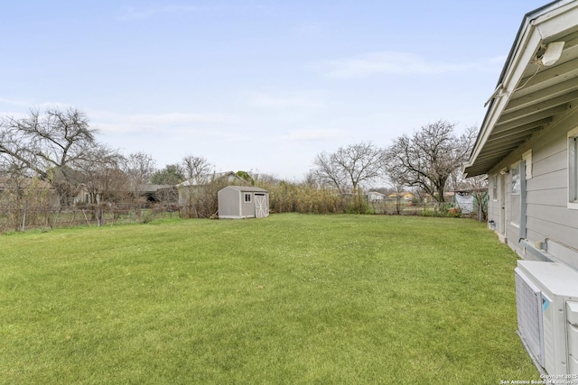 view of yard with a storage shed