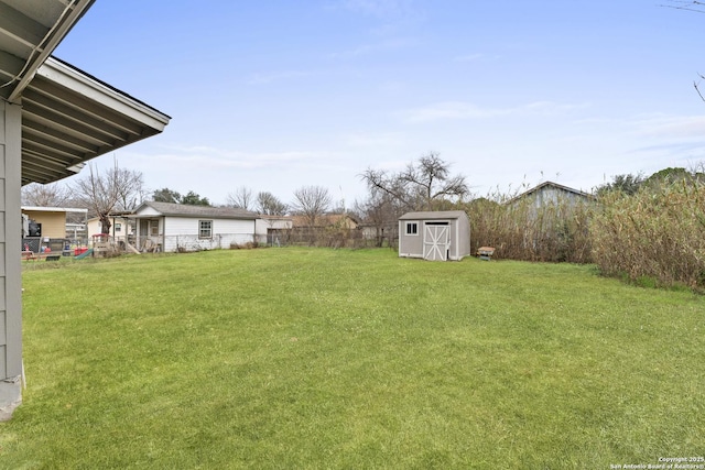 view of yard featuring a storage shed