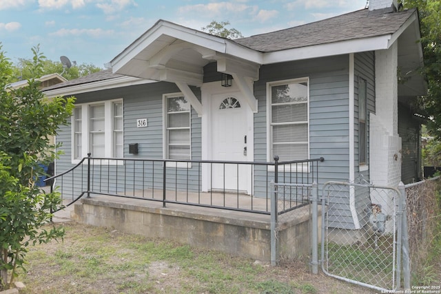 property entrance featuring a porch