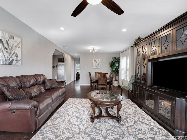 living area featuring dark wood-style floors, recessed lighting, visible vents, and baseboards