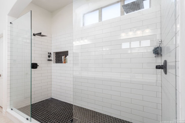 bathroom featuring a tile shower