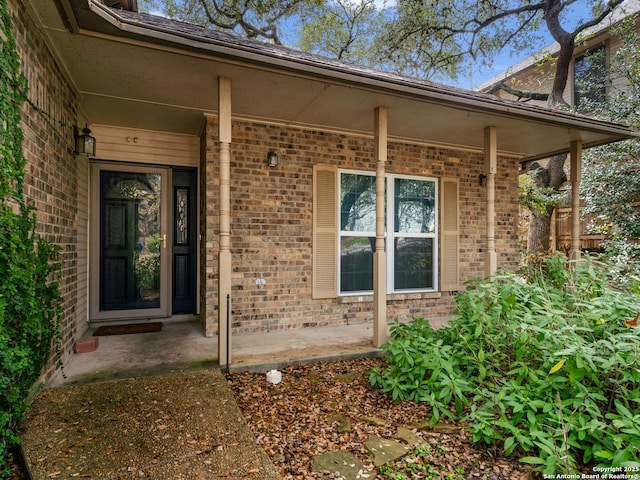 doorway to property with covered porch