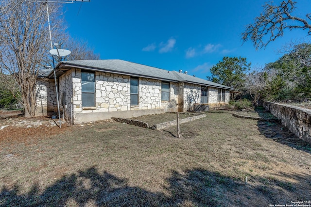 rear view of house featuring a yard