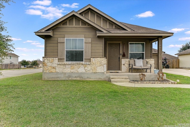 view of front of home featuring a porch and a front yard