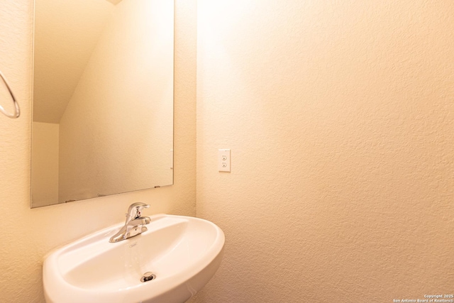 bathroom featuring sink